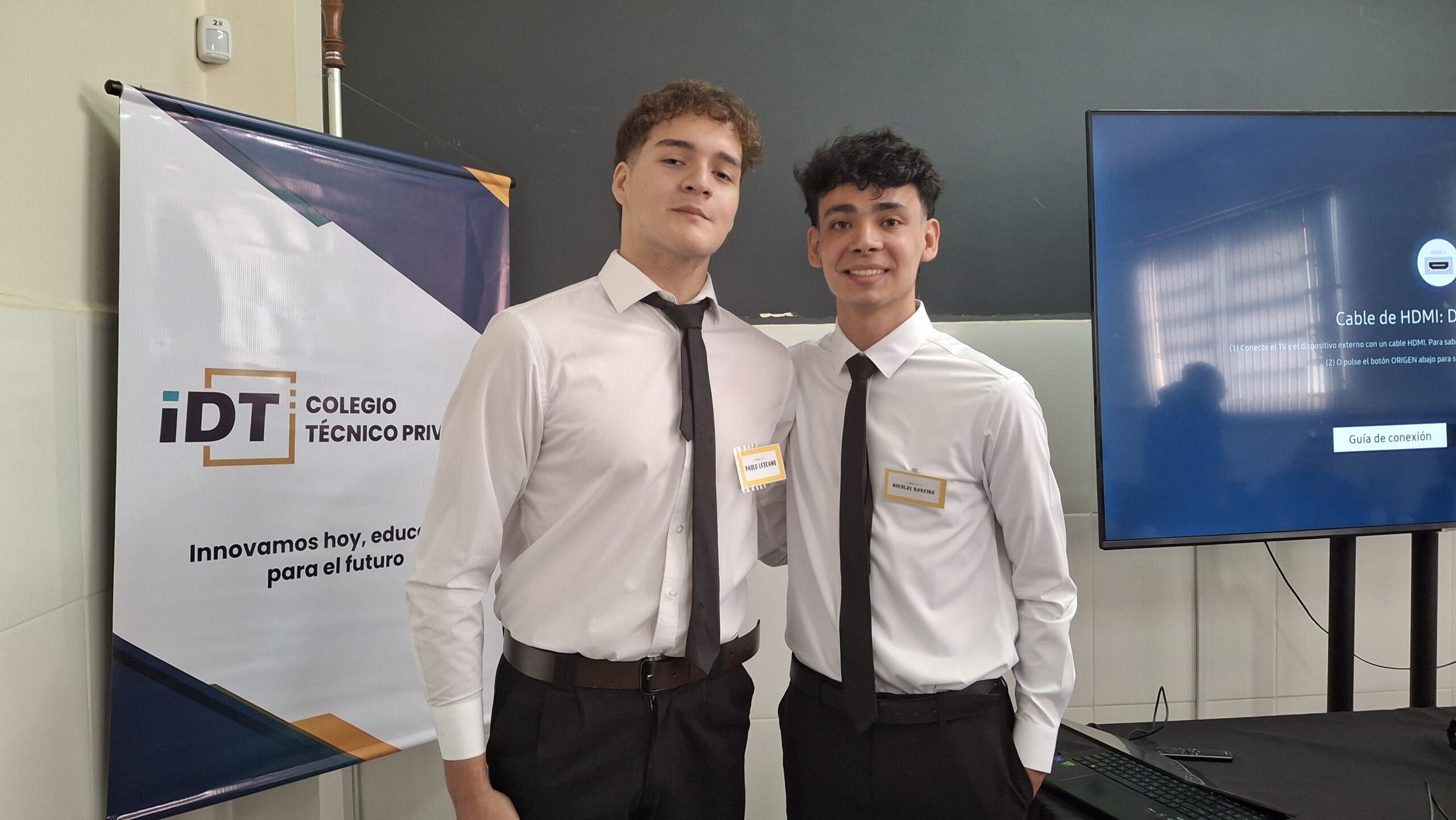 Aprendiendo todos juntos: así nació Artibot, el robot que enseña guaraní