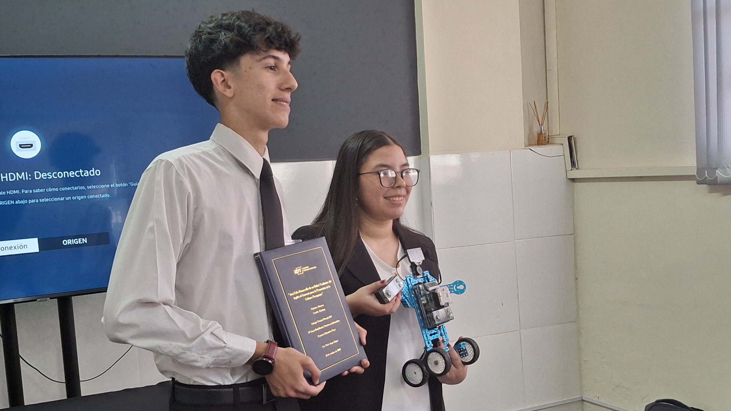 Compartiendo saberes: AvaTek, IA y robótica para aprender guaraní