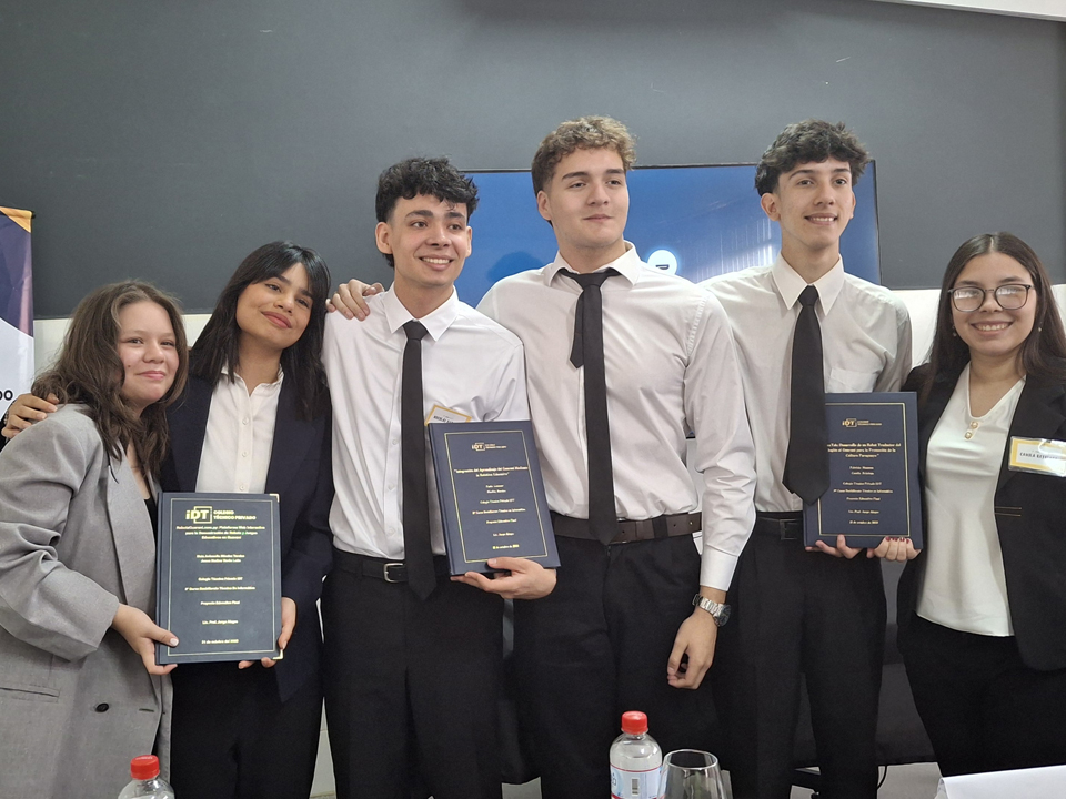 egresados-colegio-privado-idt